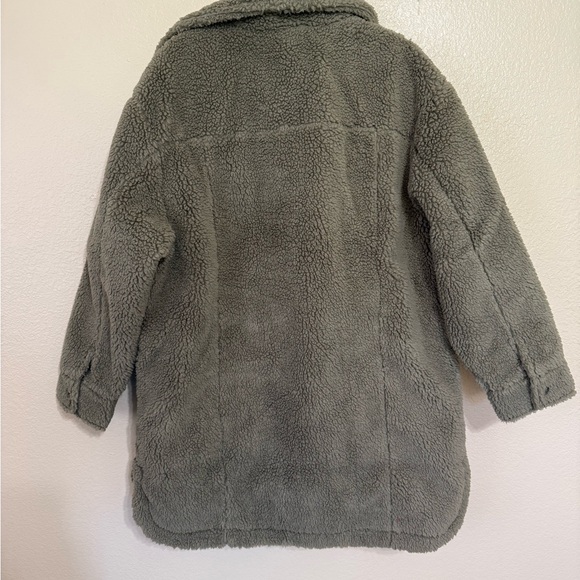 UGG Women’s Frankie Uggfluff shirt jacket/shacket retail $228| - Picture 4 of 15